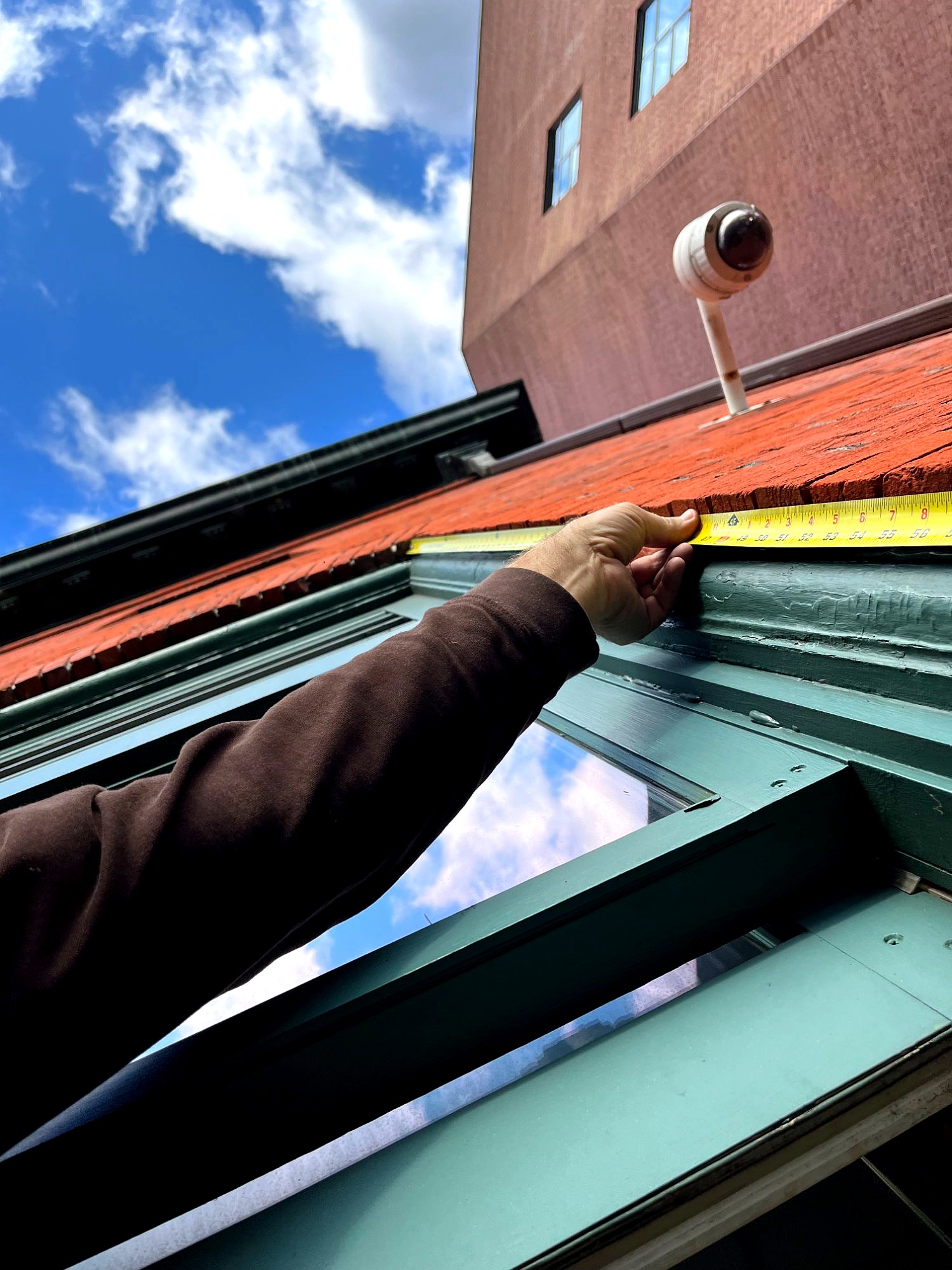 Embassy of Portugal window measurement